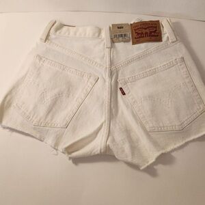 Levi 501 woman’s white jean shorts